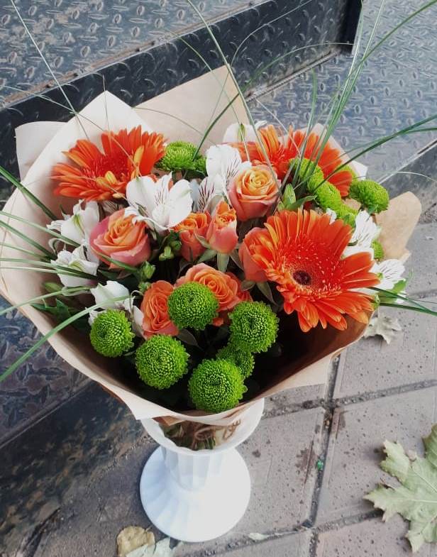 Букет цветов из: Герберы, Хризантемы, Альстромерии и Розы в Кайеркане