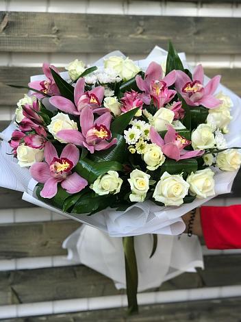 Букет цветов из: Розы и Хризантемы в Кайеркане