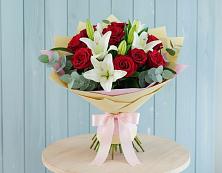 Букет цветов из:  Лилии и Розы в Кайеркане