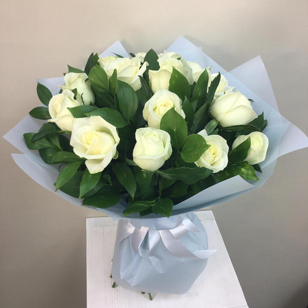 Букет 15 Белых роз Проуд в Кайеркане