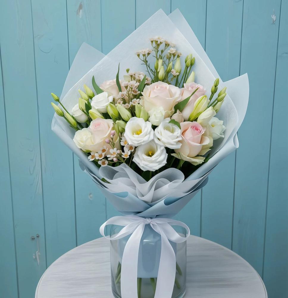 Букет цветов из: Розы и Лизиантусы в Кайеркане