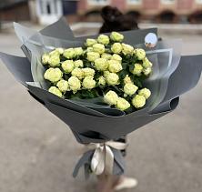 Букет Белые кустовые розы Солинеро в Кайеркане