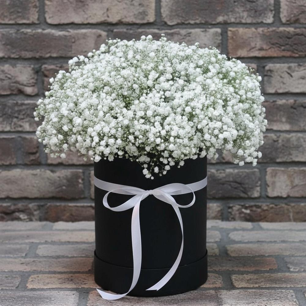 Цветочная композиция из Гипсофила в шляпной коробке в Кайеркане