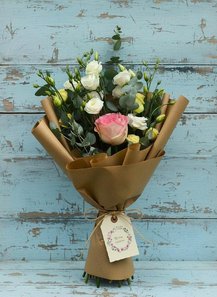 Букет цветов из: Розы и Лизиантусы в Кайеркане