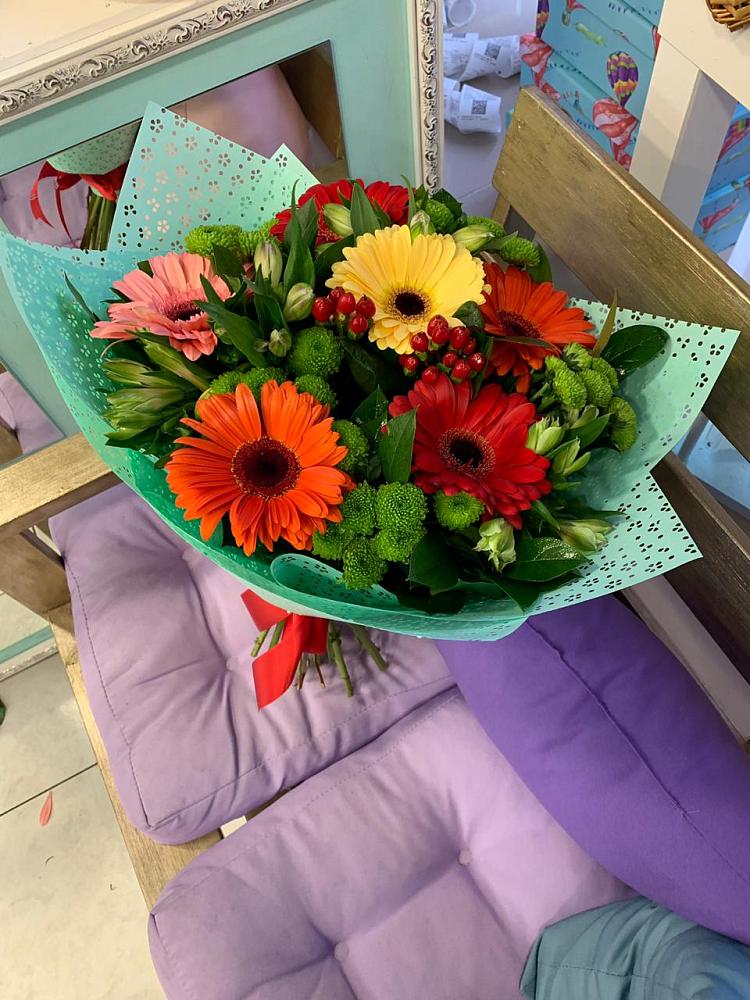 Букет цветов из: Герберы, Хризантемы и Альстромерии в Кайеркане
