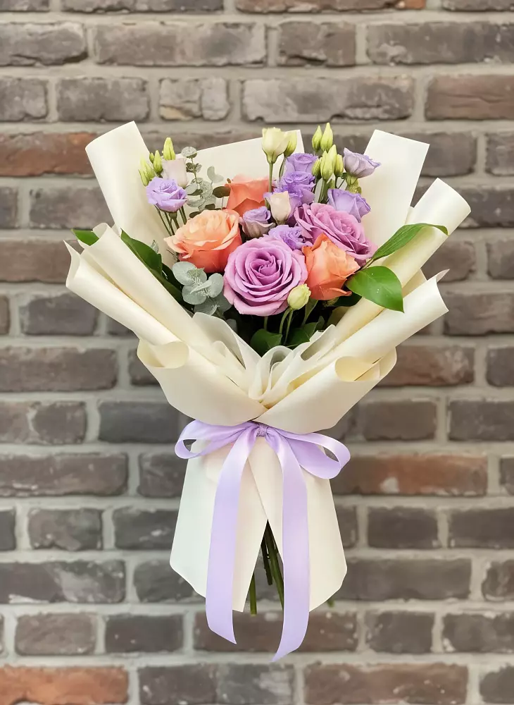 Букет цветов из: Лизиантусы и Розы в Кайеркане