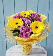 Букет цветов из:  Хризантемы и Герберы в Кайеркане