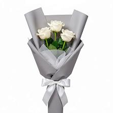 Букет 3 белые розы в Кайеркане