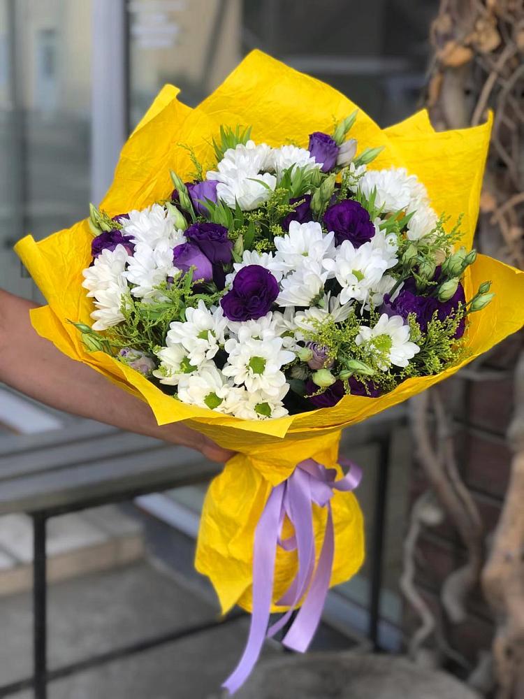 Букет цветов из: Ирисы, Хризантемы и Ромашки в Кайеркане