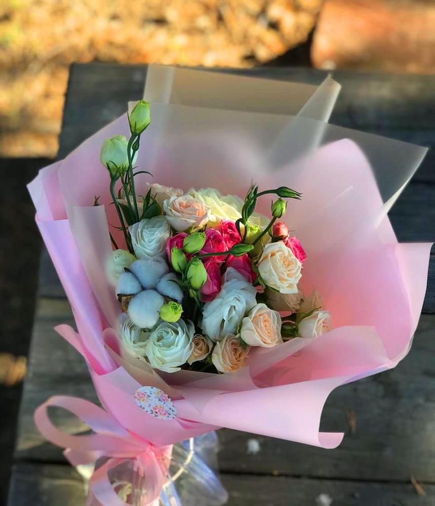 Букет цветов из: Розы и Лизиантусы в Кайеркане