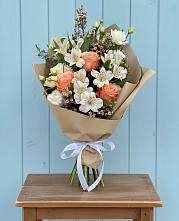 Букет цветов из:  Альстромерии, Лизиантусы, Розы и Хризантемы в Кайеркане