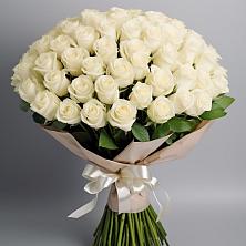 Букет 101 беля роза Белоснежка в Кайеркане