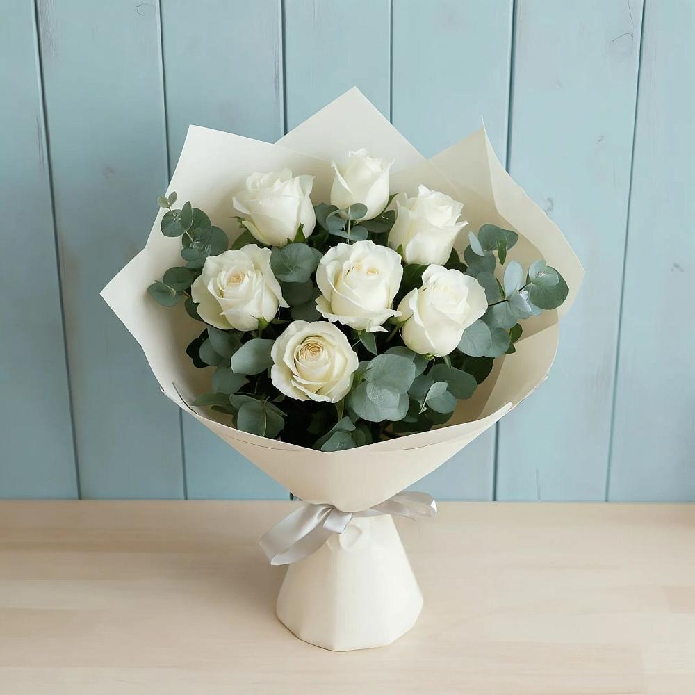Букет Белые розы в Эвкалипте в Кайеркане