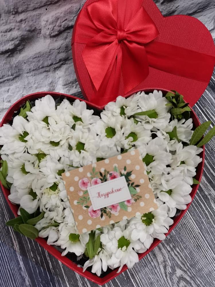 Цветочная композиция из Хризантемы в виде сердца в Кайеркане