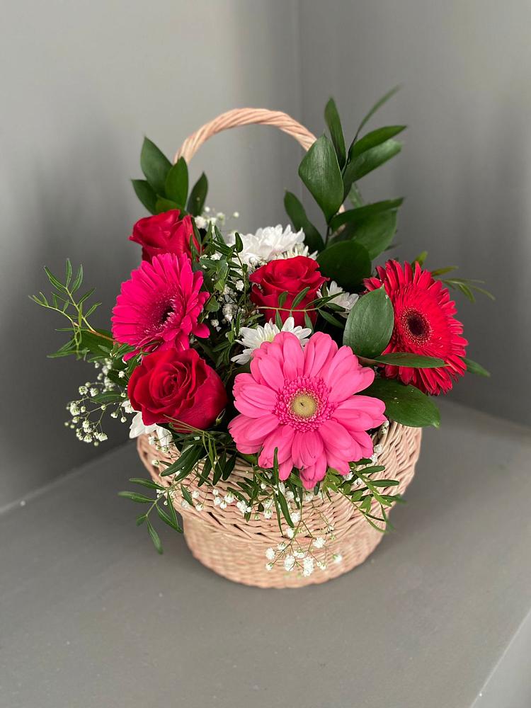 Цветочная композиция из Розы, Хризантемы и Герберы в корзине в Кайеркане