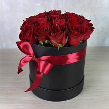 Цветочная композиция из Розы в шляпной коробке в Кайеркане