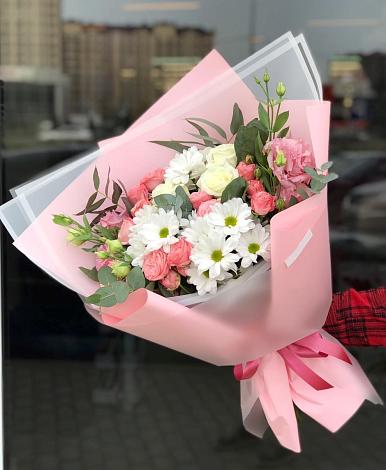 Букет цветов из: Розы, Лизиантусы и Хризантемы в Кайеркане