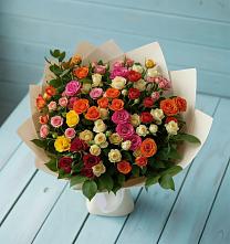 Букет Микс из разноцветных кустовых роз в Кайеркане