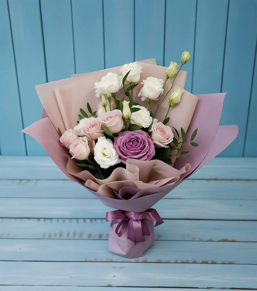 Букет цветов из: Розы и Лизиантусы в Кайеркане